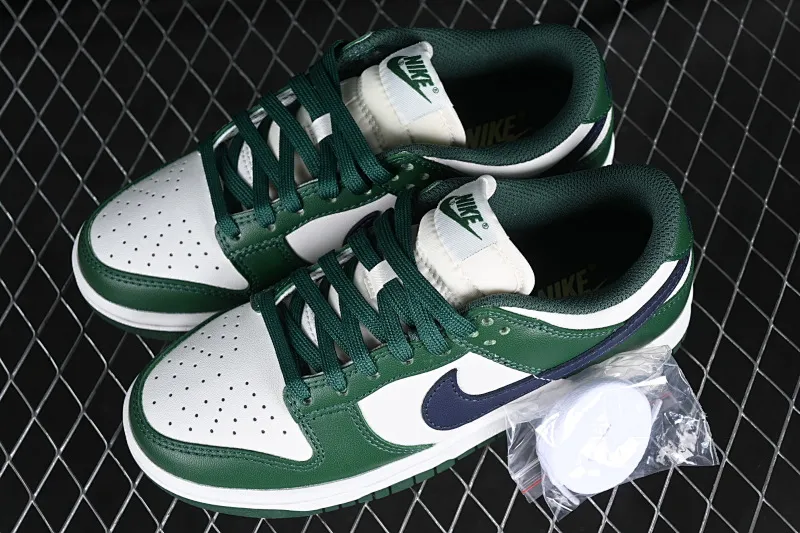 All Categories Nk SB Dunk Series Nk SB Dunk Low Low-top sneakers Cost-effective version Nk Dunk Low "Gorge Green" Retro white and green SB low-top sports and leisure sneakers DD1503-300